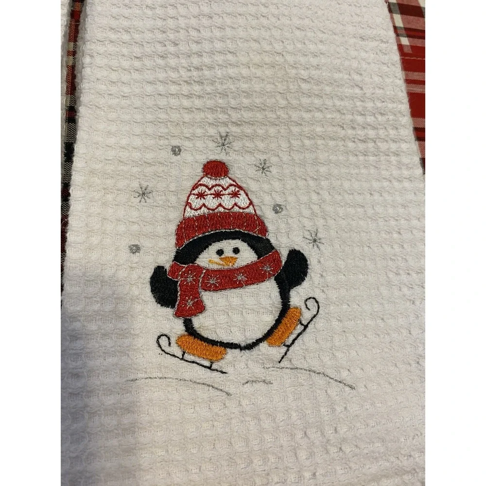 Christmas Winter Holiday Skating Penguins‎ Kitchen/Bath Hand Towels 2-piece Set.